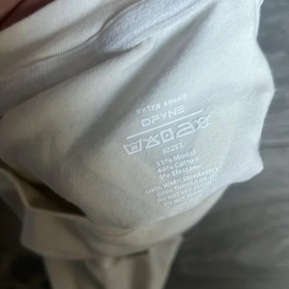 DFYNE baby tee in lunar rock - Picture 5 of 5